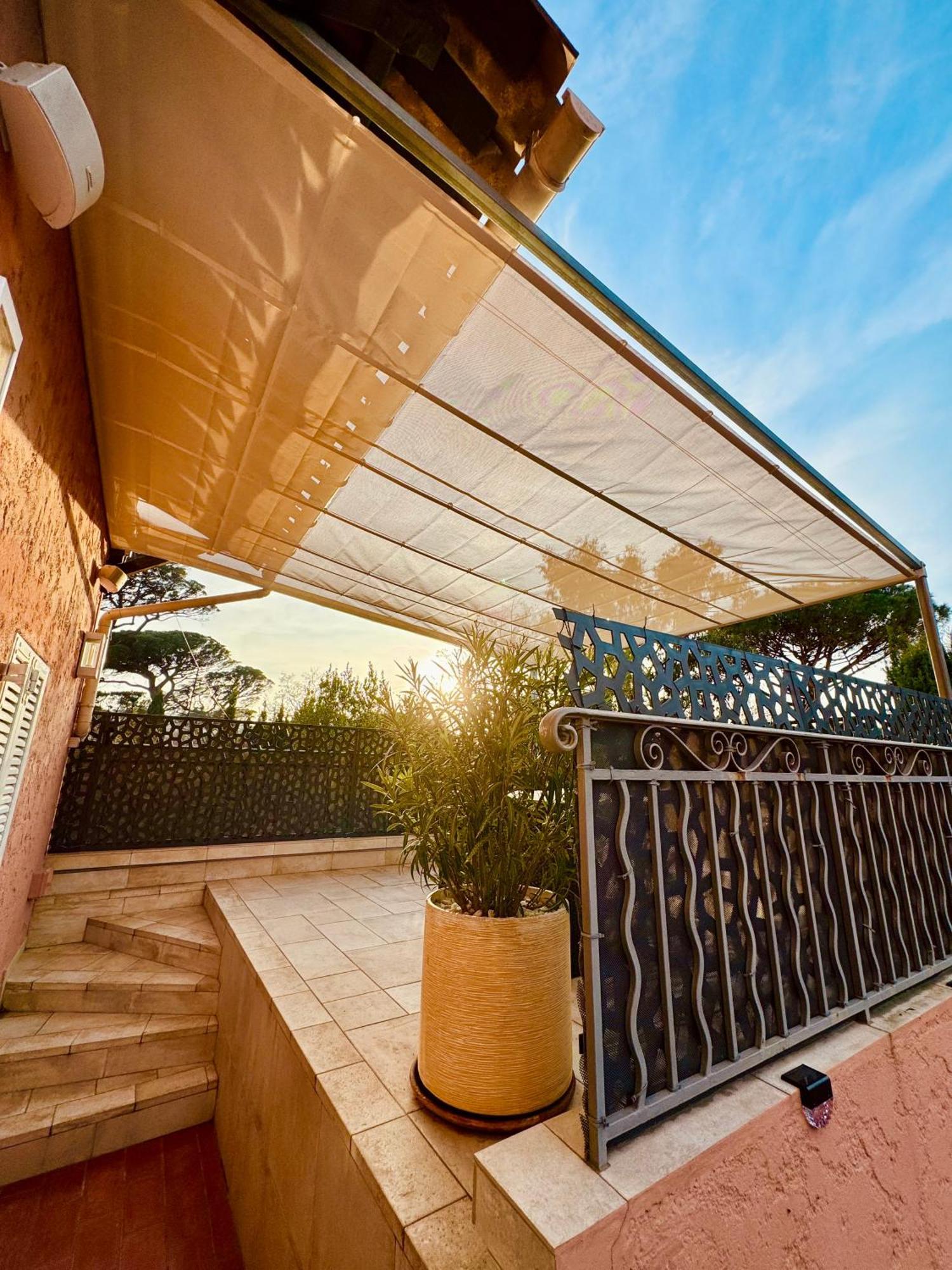 Studio Climatise, Terrasse, Parking Prive, 50M De La Plage سان تروبيه المظهر الخارجي الصورة