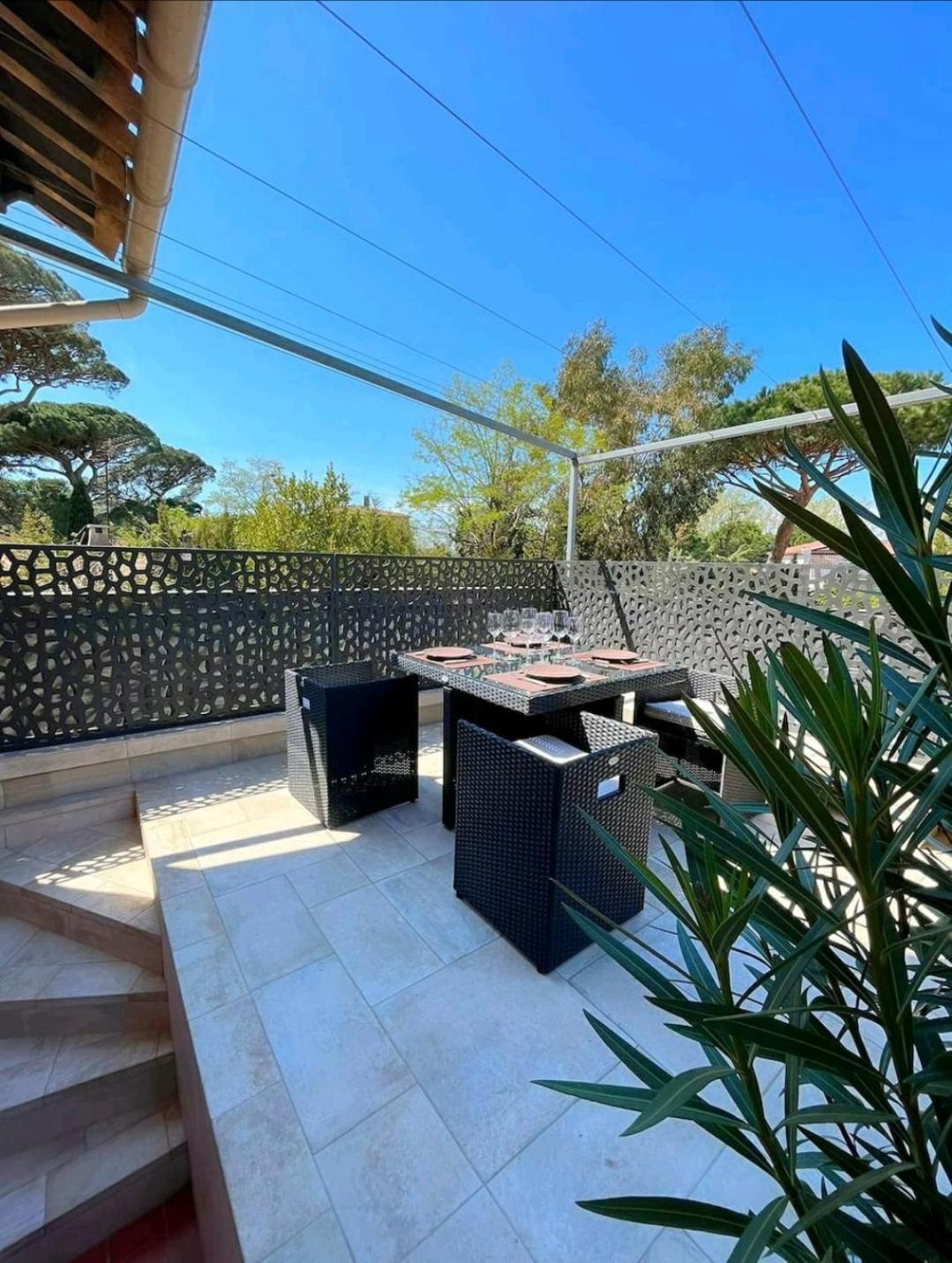 Studio Climatise, Terrasse, Parking Prive, 50M De La Plage سان تروبيه المظهر الخارجي الصورة