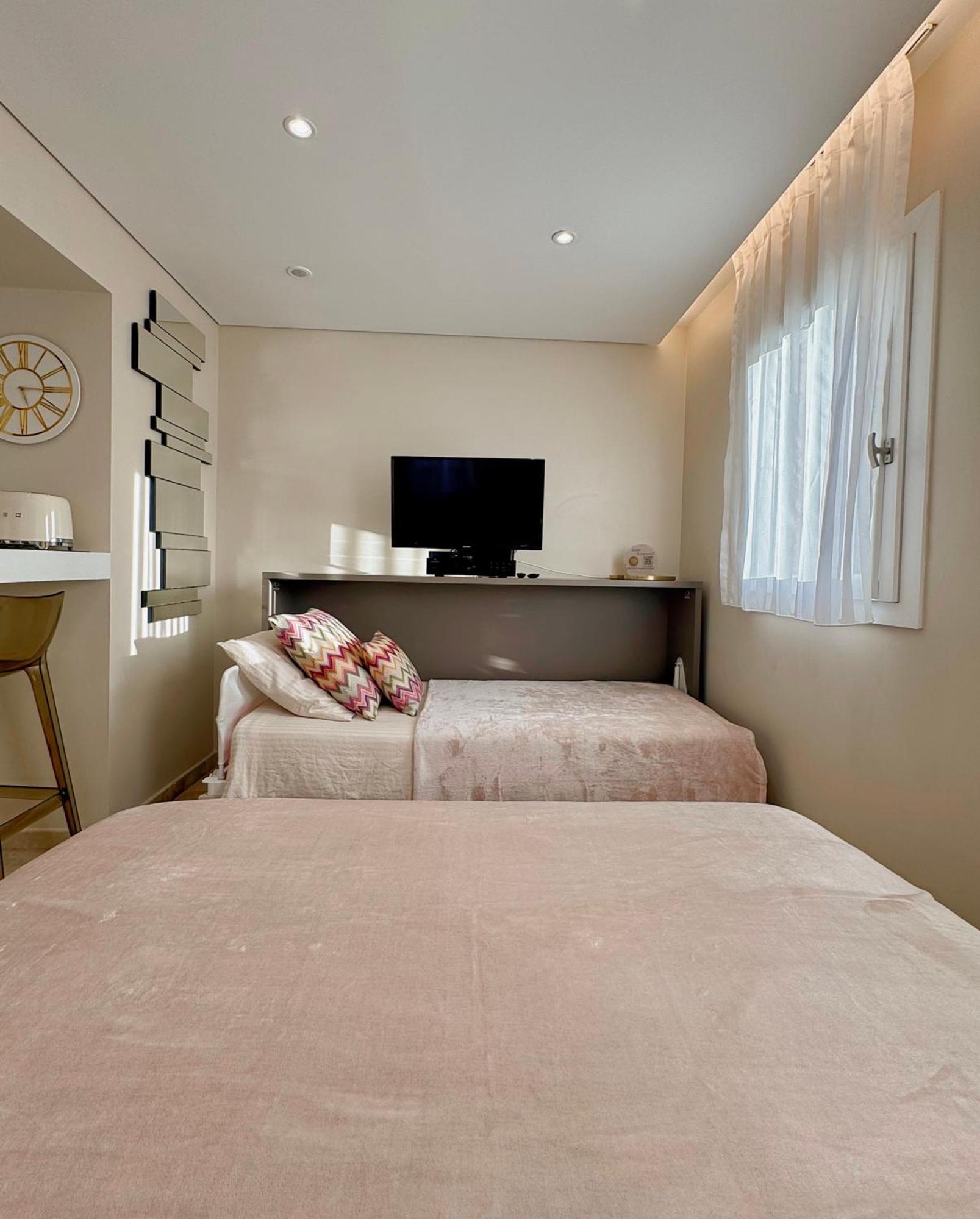 Studio Climatise, Terrasse, Parking Prive, 50M De La Plage سان تروبيه المظهر الخارجي الصورة