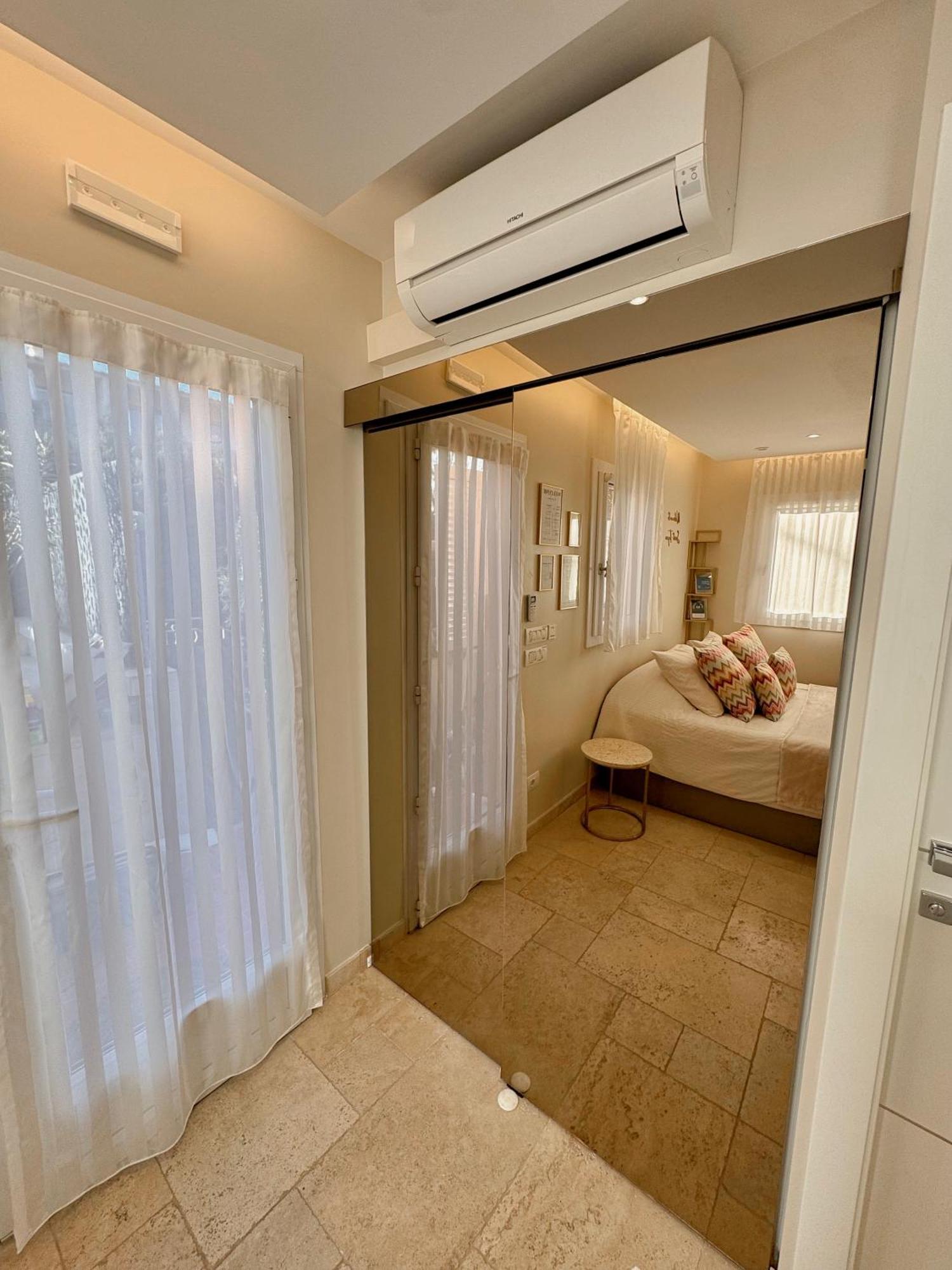 Studio Climatise, Terrasse, Parking Prive, 50M De La Plage سان تروبيه المظهر الخارجي الصورة