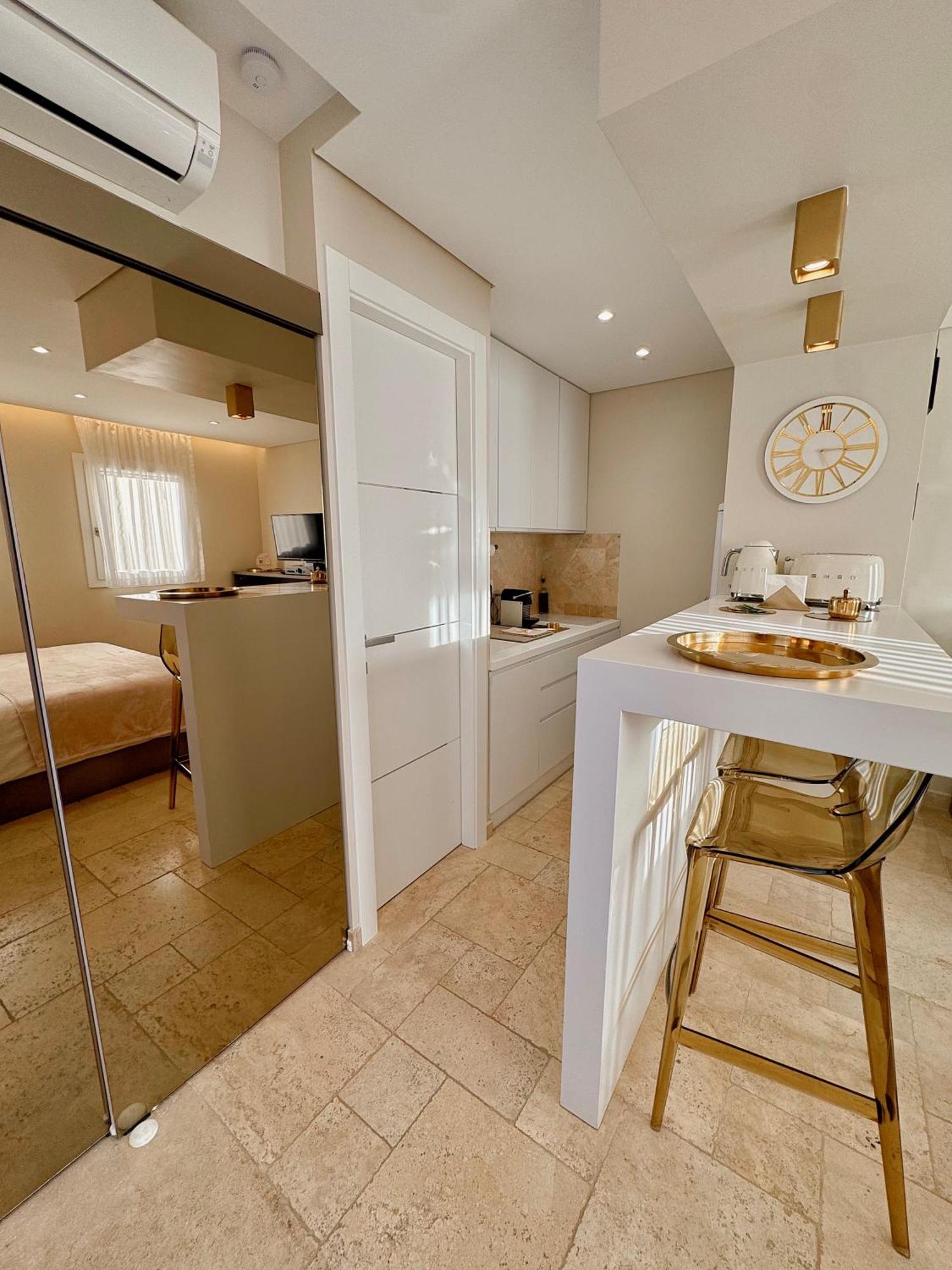Studio Climatise, Terrasse, Parking Prive, 50M De La Plage سان تروبيه المظهر الخارجي الصورة