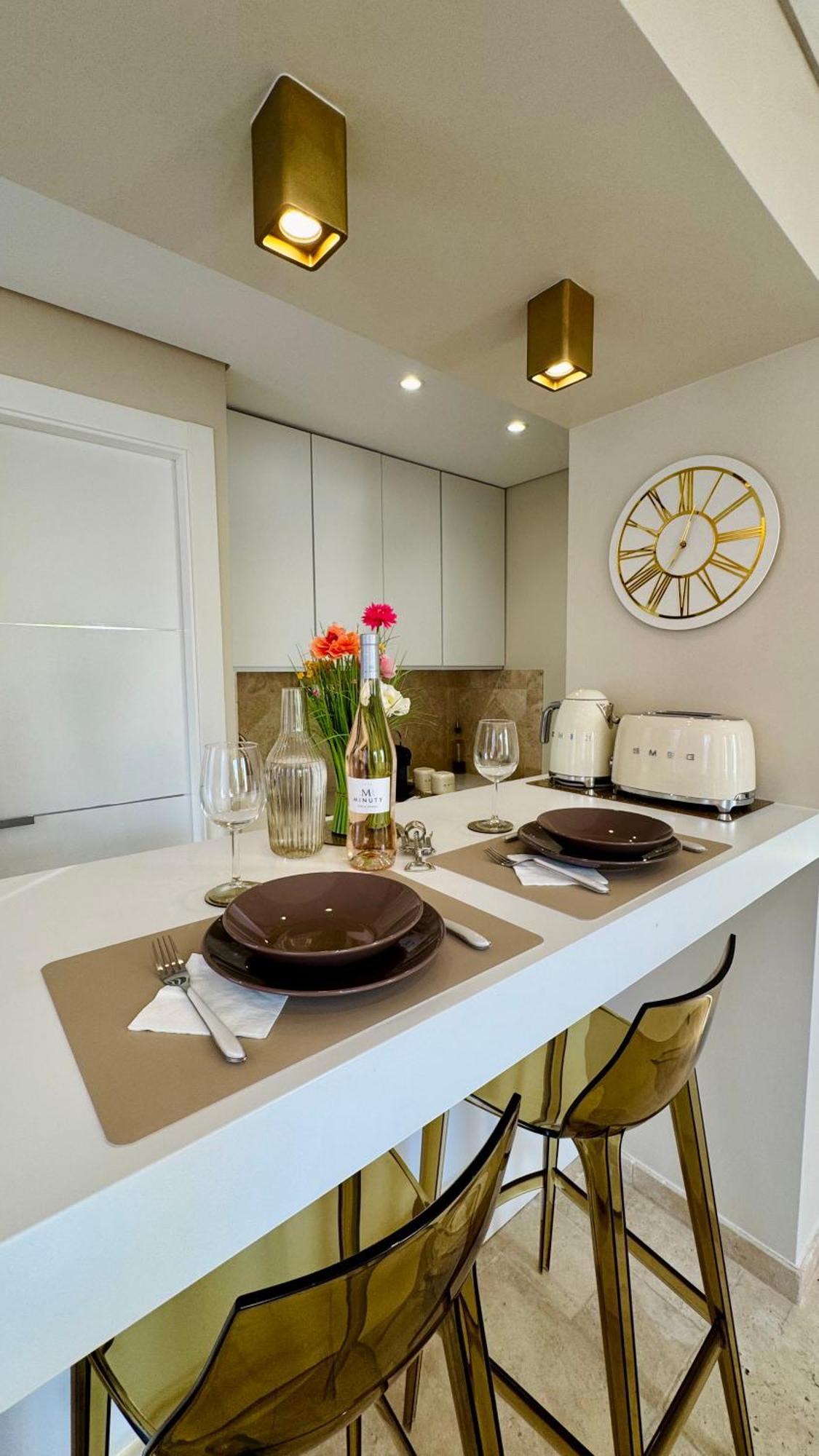 Studio Climatise, Terrasse, Parking Prive, 50M De La Plage سان تروبيه المظهر الخارجي الصورة