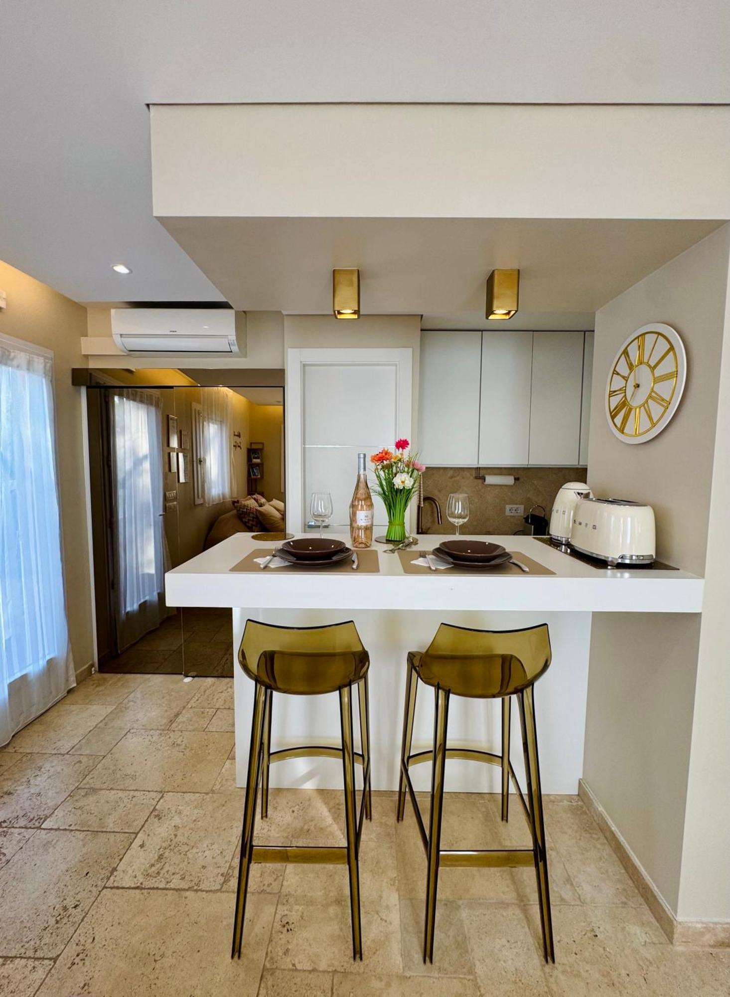 Studio Climatise, Terrasse, Parking Prive, 50M De La Plage سان تروبيه المظهر الخارجي الصورة