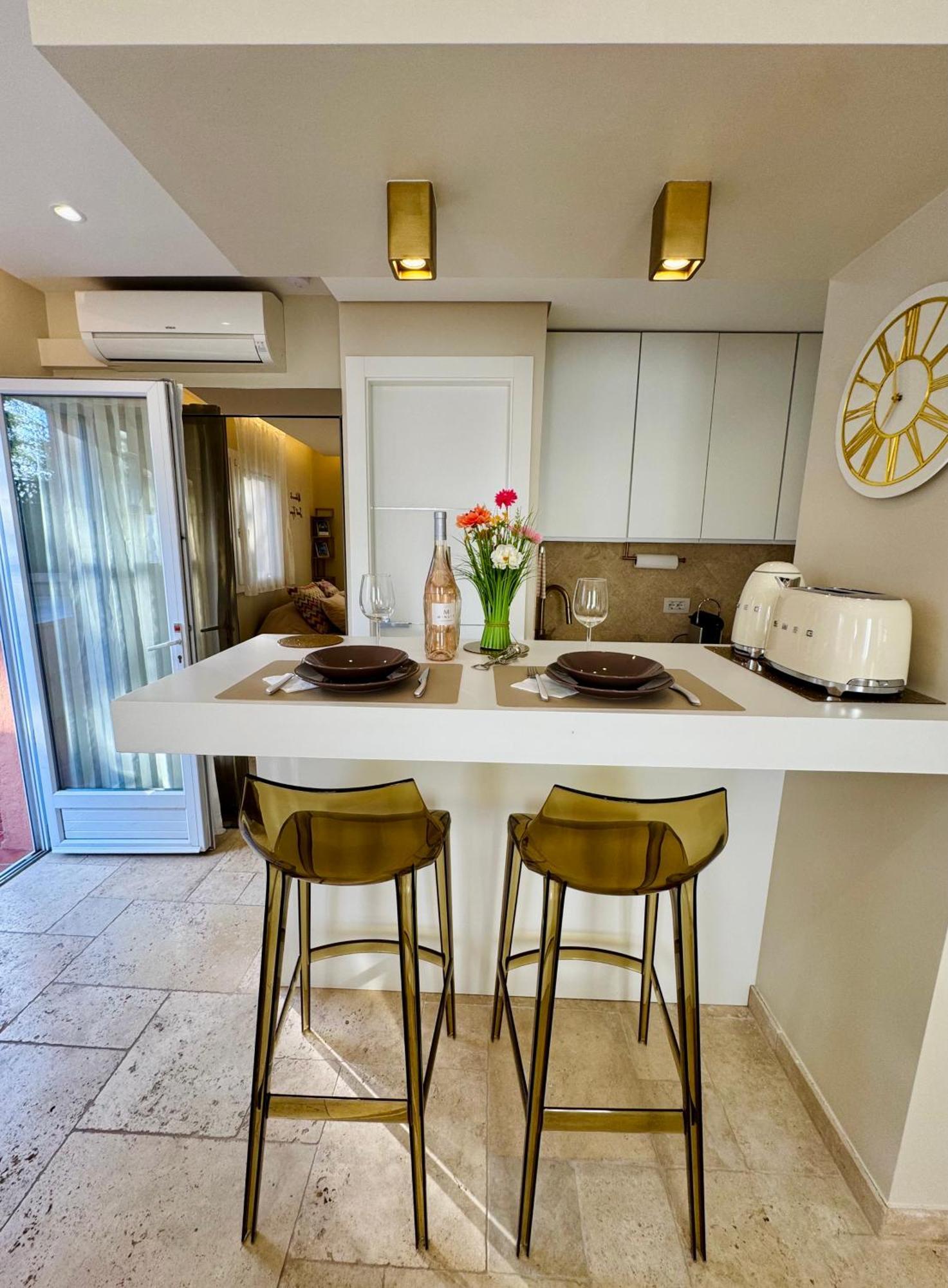 Studio Climatise, Terrasse, Parking Prive, 50M De La Plage سان تروبيه المظهر الخارجي الصورة