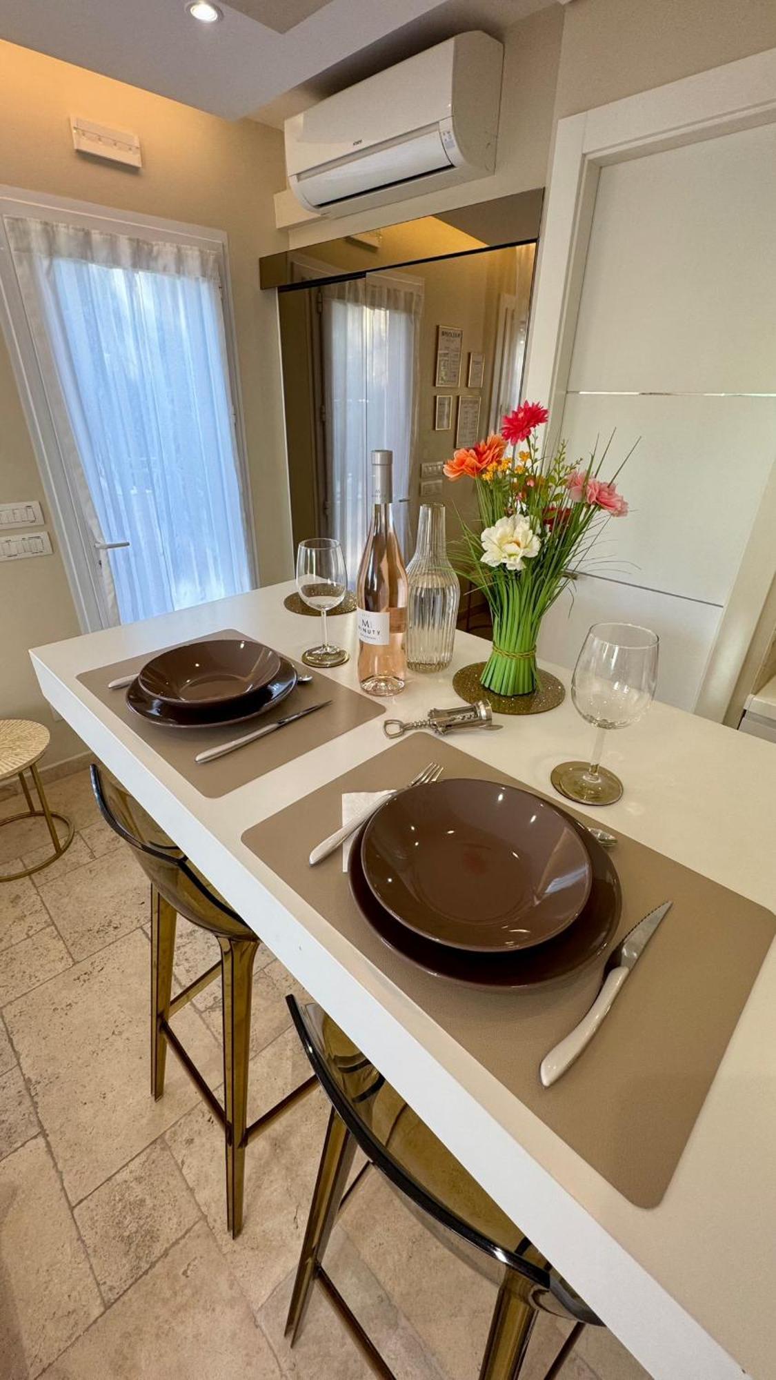 Studio Climatise, Terrasse, Parking Prive, 50M De La Plage سان تروبيه المظهر الخارجي الصورة