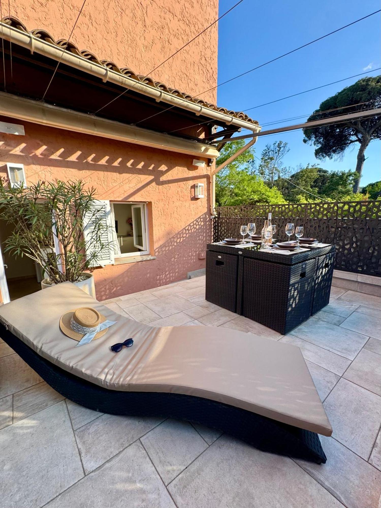 Studio Climatise, Terrasse, Parking Prive, 50M De La Plage سان تروبيه المظهر الخارجي الصورة